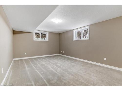 8-26 Reid Street, St. George, ON - Indoor Photo Showing Other Room