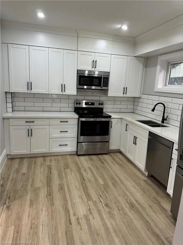 266 Dalhousie Street, Brantford, ON - Indoor Photo Showing Kitchen With Upgraded Kitchen