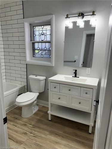 266 Dalhousie Street, Brantford, ON - Indoor Photo Showing Bathroom