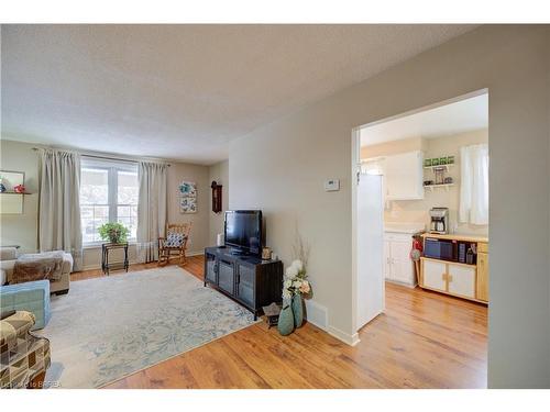 9 Max Webster Road, Brantford, ON - Indoor Photo Showing Living Room