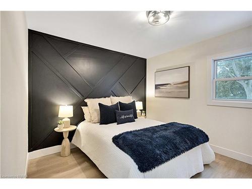 269 East 28Th Street, Hamilton, ON - Indoor Photo Showing Bedroom