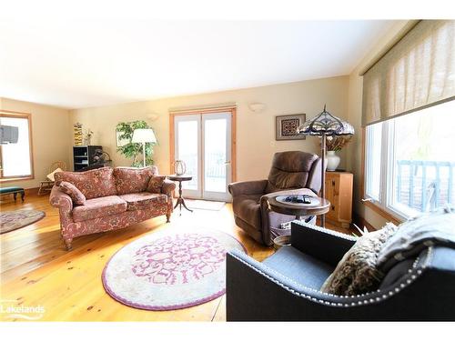 80 Mary Street, Creemore, ON - Indoor Photo Showing Living Room