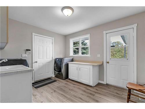 5819 Wellington Cty Rd 7, Rr.5 Road, Guelph, ON - Indoor Photo Showing Laundry Room