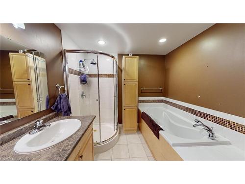 37 Dirstien Street S, Elmwood, ON - Indoor Photo Showing Bathroom