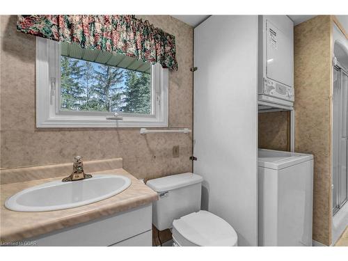 462 Arkell Road, Puslinch, ON - Indoor Photo Showing Bathroom