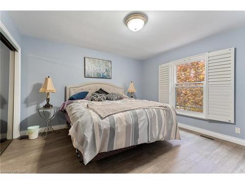 53 Sherwood Drive, Guelph, ON - Indoor Photo Showing Bedroom