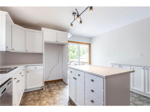 18 White Court, St. Marys, ON - Indoor Photo Showing Kitchen With Double Sink