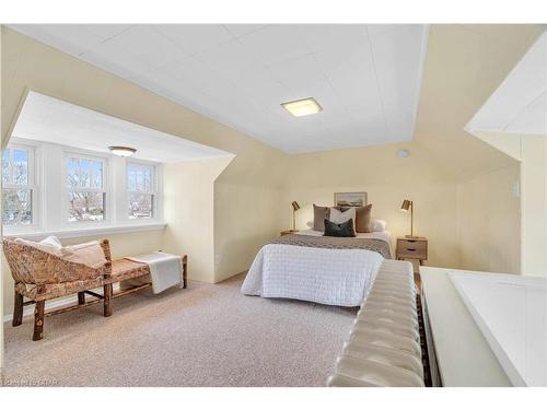 30 Dean Avenue, Guelph, ON - Indoor Photo Showing Bedroom