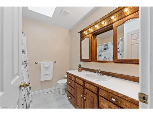 400 Brunswick Street, Palmerston, ON - Indoor Photo Showing Bathroom