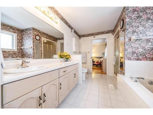 23 Cherry Blossom Circle, Guelph, ON - Indoor Photo Showing Bathroom