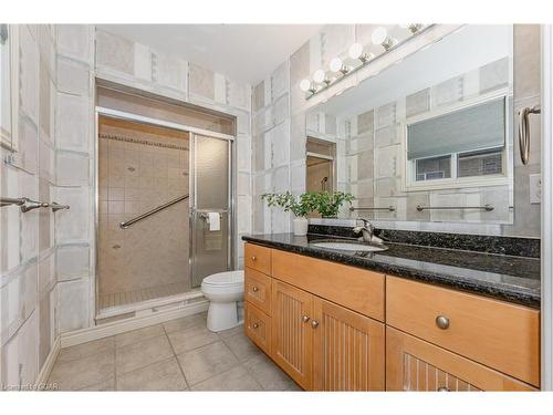 67 Parkside Drive, Guelph, ON - Indoor Photo Showing Bathroom