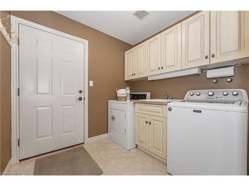 67 Parkside Drive, Guelph, ON - Indoor Photo Showing Laundry Room