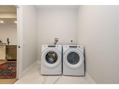 203-71 Wyndham Street S, Guelph, ON - Indoor Photo Showing Laundry Room