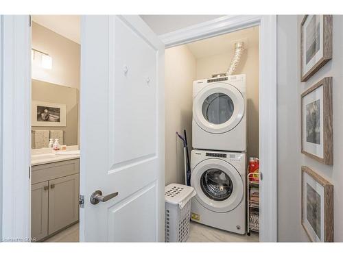 305-1878 Gordon Street, Guelph, ON - Indoor Photo Showing Laundry Room