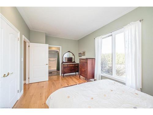 4075 Victoria Road S, Puslinch, ON - Indoor Photo Showing Bedroom