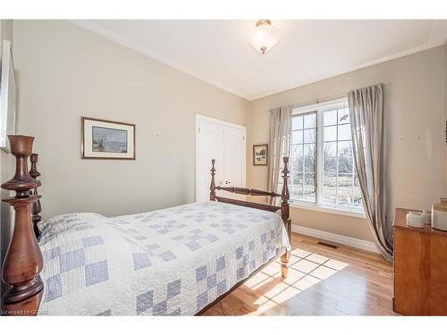 4075 Victoria Road S, Puslinch, ON - Indoor Photo Showing Bedroom