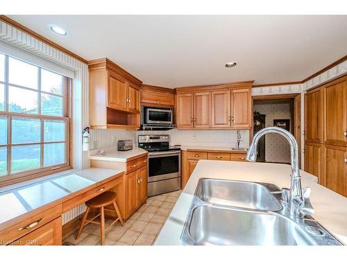 5588 Wellington Rd 39, Guelph/Eramosa, ON - Indoor Photo Showing Kitchen With Double Sink