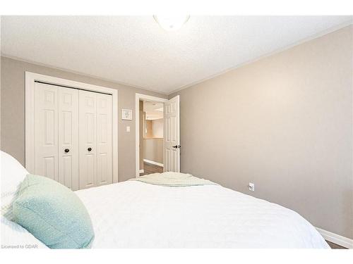 42 Peartree Crescent, Guelph, ON - Indoor Photo Showing Bedroom