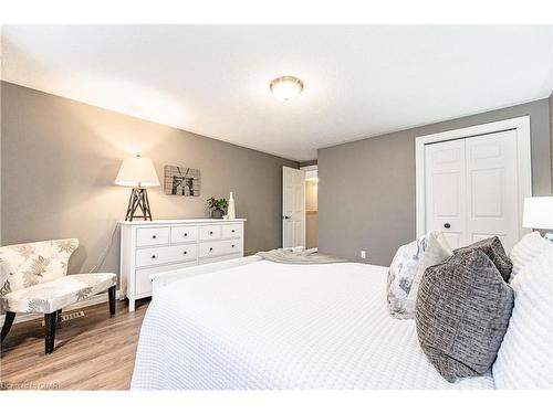 42 Peartree Crescent, Guelph, ON - Indoor Photo Showing Bedroom