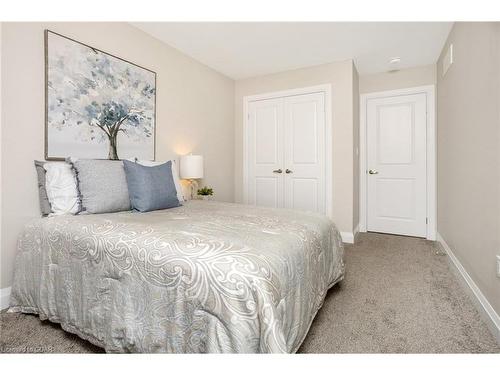 118-4 Simmonds Drive, Guelph, ON - Indoor Photo Showing Bedroom