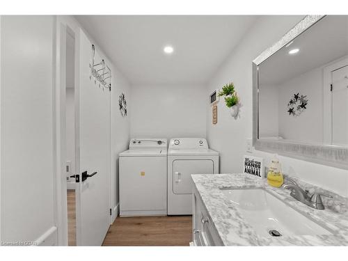 364 & 372 Gunter Lake Road, Gilmour, ON - Indoor Photo Showing Laundry Room