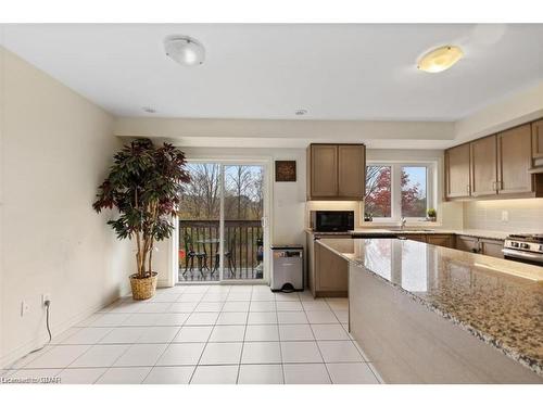 8-15 Autumnwood Avenue, Brampton, ON - Indoor Photo Showing Kitchen With Upgraded Kitchen
