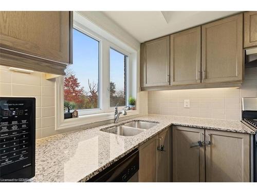 8-15 Autumnwood Avenue, Brampton, ON - Indoor Photo Showing Kitchen With Double Sink With Upgraded Kitchen