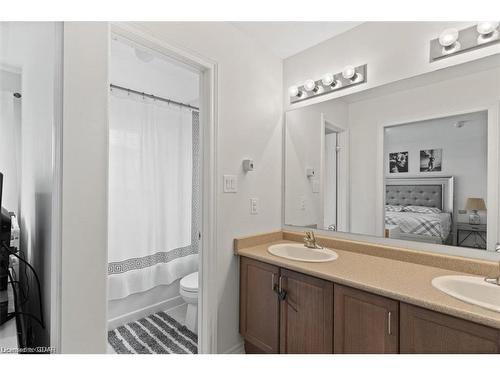 8-15 Autumnwood Avenue, Brampton, ON - Indoor Photo Showing Bathroom