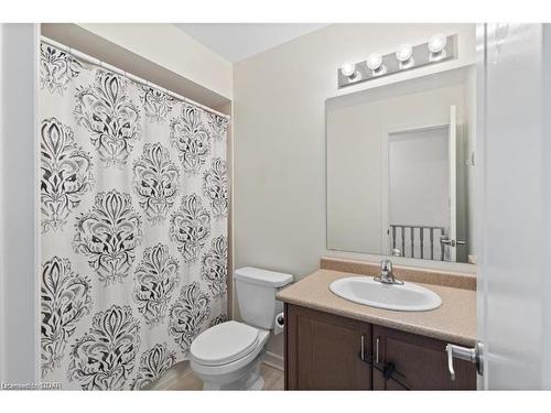 8-15 Autumnwood Avenue, Brampton, ON - Indoor Photo Showing Bathroom