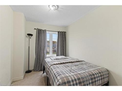 8-15 Autumnwood Avenue, Brampton, ON - Indoor Photo Showing Bedroom