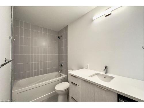 504-120 Huron Street, Guelph, ON - Indoor Photo Showing Bathroom
