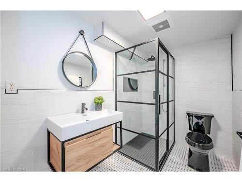 7 Elderberry Court, Guelph, ON - Indoor Photo Showing Bathroom