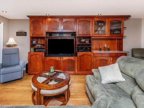 11 Terry Court, Halton Hills, ON - Indoor Photo Showing Living Room
