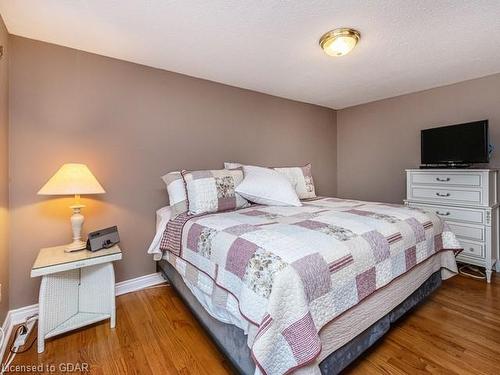 11 Terry Court, Halton Hills, ON - Indoor Photo Showing Bedroom