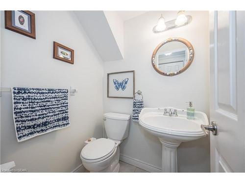 212-360 Waterloo Avenue, Guelph, ON - Indoor Photo Showing Bathroom