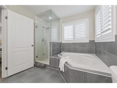 152 Courtney Street, Fergus, ON - Indoor Photo Showing Bathroom