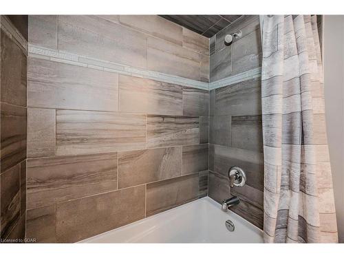 313-63 Arthur Street, Guelph, ON - Indoor Photo Showing Bathroom