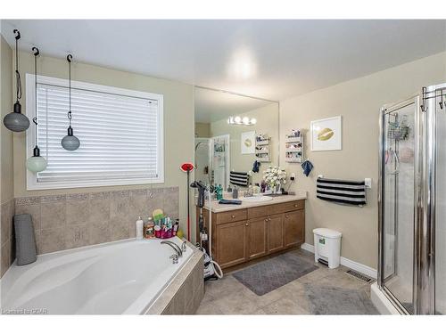 19 Sinclair Street, Guelph, ON - Indoor Photo Showing Bathroom