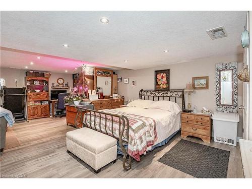 19 Sinclair Street, Guelph, ON - Indoor Photo Showing Bedroom