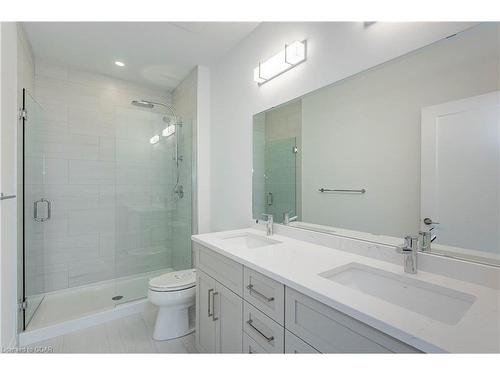 709-71 Wyndham Street, Guelph, ON - Indoor Photo Showing Bathroom