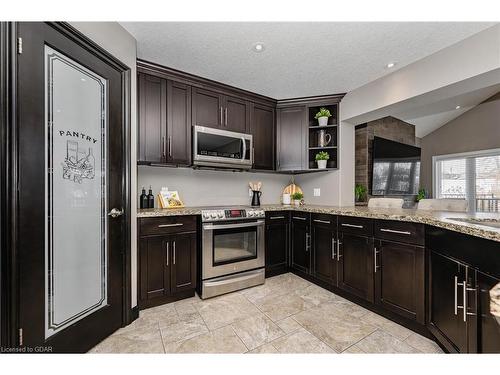 15 Hebert Street, Guelph, ON - Indoor Photo Showing Kitchen With Upgraded Kitchen