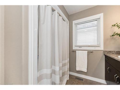 15 Hebert Street, Guelph, ON - Indoor Photo Showing Bathroom