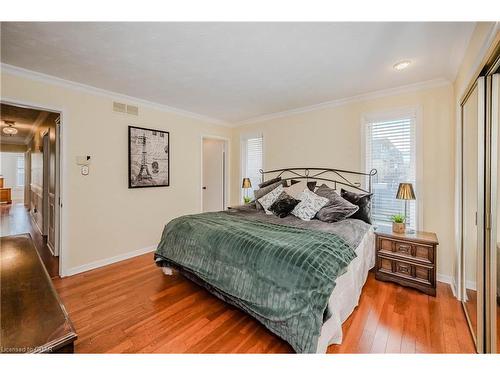 25 Columbus Crescent, Guelph, ON - Indoor Photo Showing Bedroom