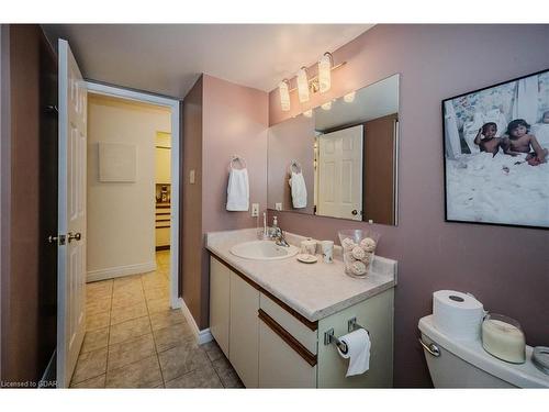 105-217 Scotland Street, Fergus, ON - Indoor Photo Showing Bathroom