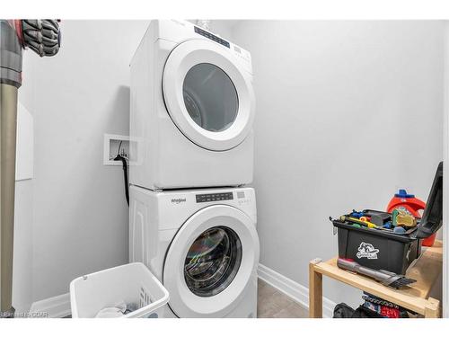 206-1880 Gordon Street, Guelph, ON - Indoor Photo Showing Laundry Room
