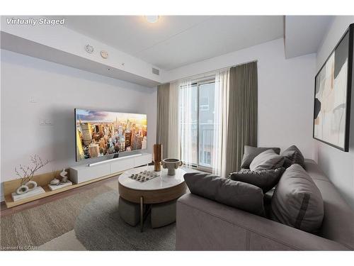 207-321 Spruce Street S, Waterloo, ON - Indoor Photo Showing Living Room