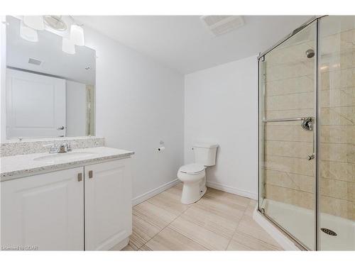 207-321 Spruce Street S, Waterloo, ON - Indoor Photo Showing Bathroom