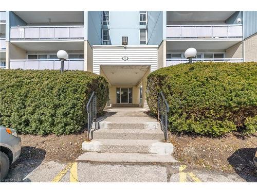 104-91 Conroy Crescent, Guelph, ON - Outdoor With Balcony