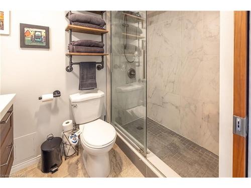 104-91 Conroy Crescent, Guelph, ON - Indoor Photo Showing Bathroom