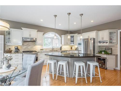20 Walkerbrae Trail, Guelph, ON - Indoor Photo Showing Kitchen With Upgraded Kitchen